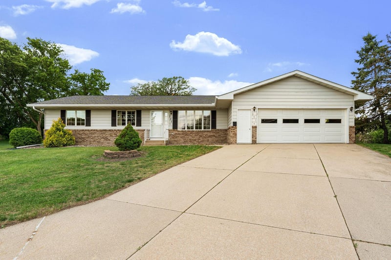 307 14th Pl NW, Austin, MN 55912