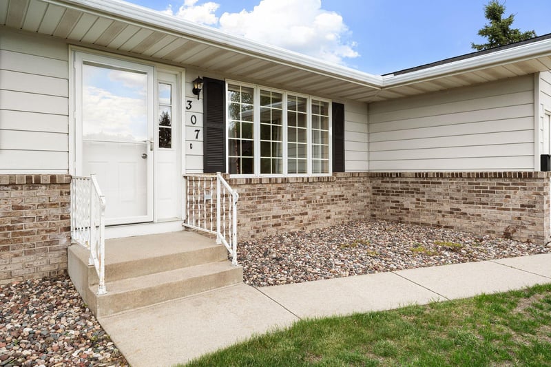 307 14th Pl NW, Austin, MN 55912