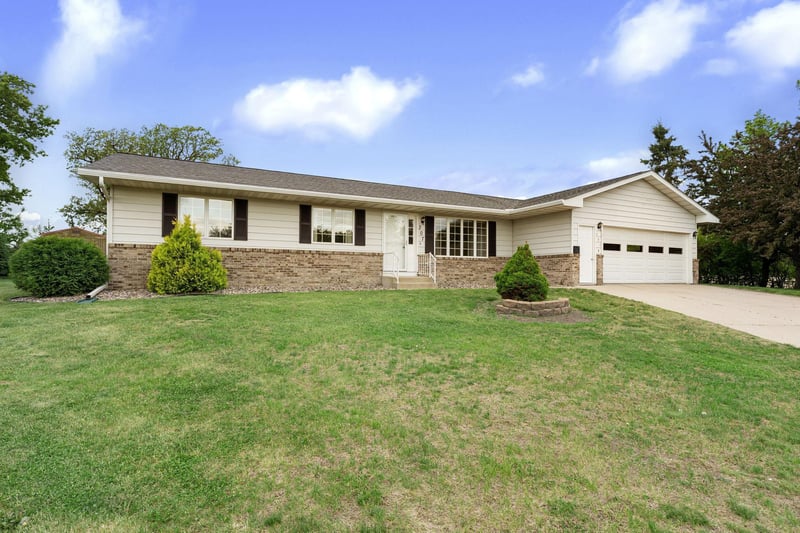 307 14th Pl NW, Austin, MN 55912