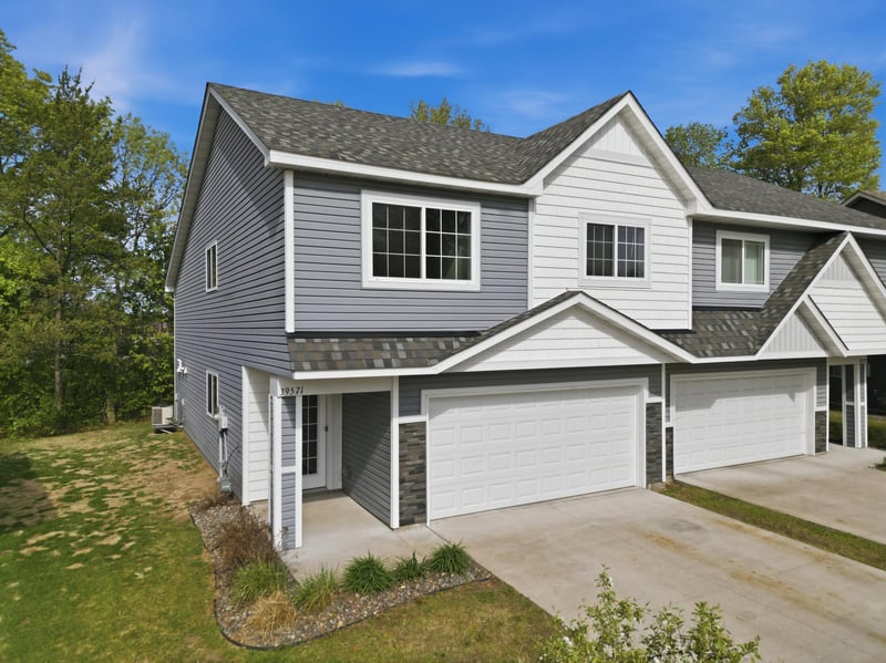 39571 Oak Park Trl, North Branch, MN 55056
