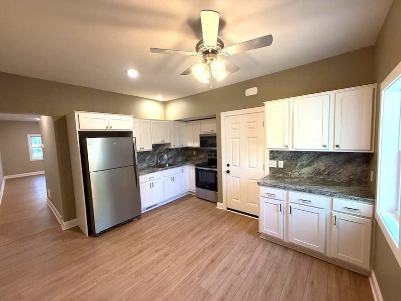 892 4th St E, Saint Paul, MN 55106