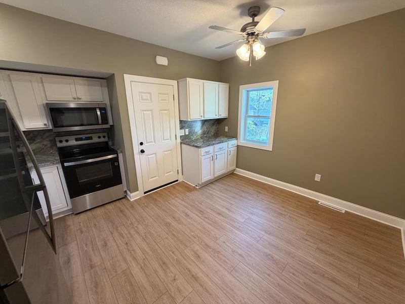 892 4th St E, Saint Paul, MN 55106