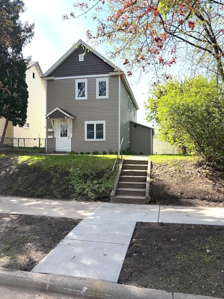 892 4th St E, Saint Paul, MN 55106