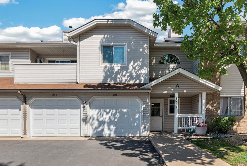 4061 Maureen Dr NE #204NE, Columbia Heights, MN 55421