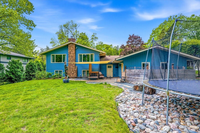 3380 Dunlap St N, Arden Hills, MN 55112