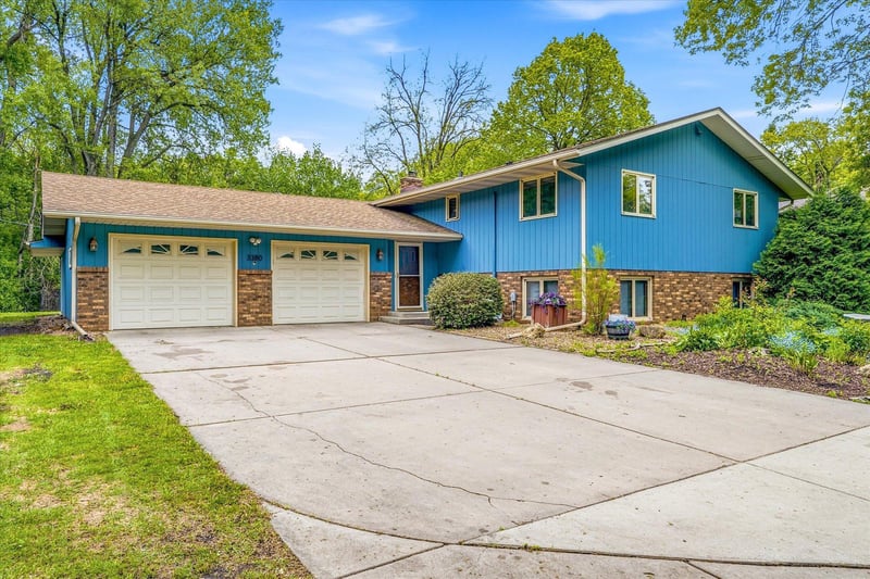 3380 Dunlap St N, Arden Hills, MN 55112