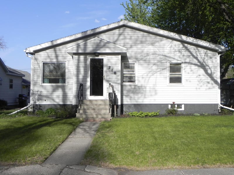 210 7th St S, Breckenridge, MN 56520