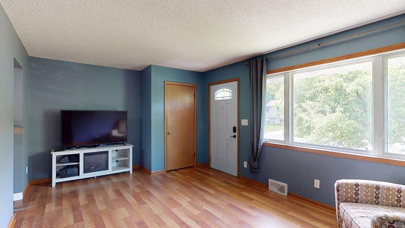 107 9th Ave NE, Dodge Center, MN 55927