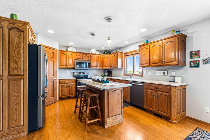 854 32nd St S, Moorhead, MN 56560
