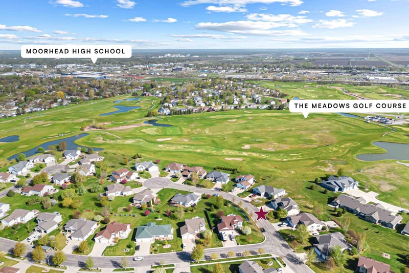 854 32nd St S, Moorhead, MN 56560