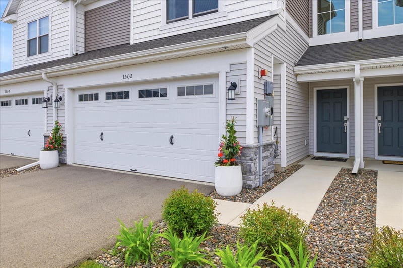 1502 Dogwood Ln, Carver, MN 55315