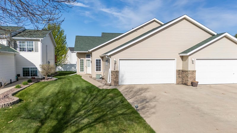 3356 38th St S, Moorhead, MN 56560
