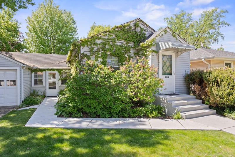 8218 Nicollet Ave S, Bloomington, MN 55420