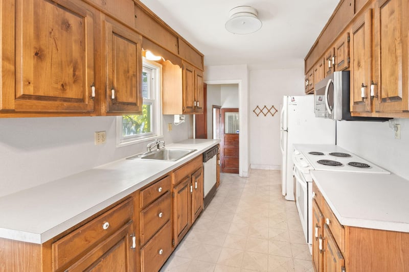 8218 Nicollet Ave S, Bloomington, MN 55420