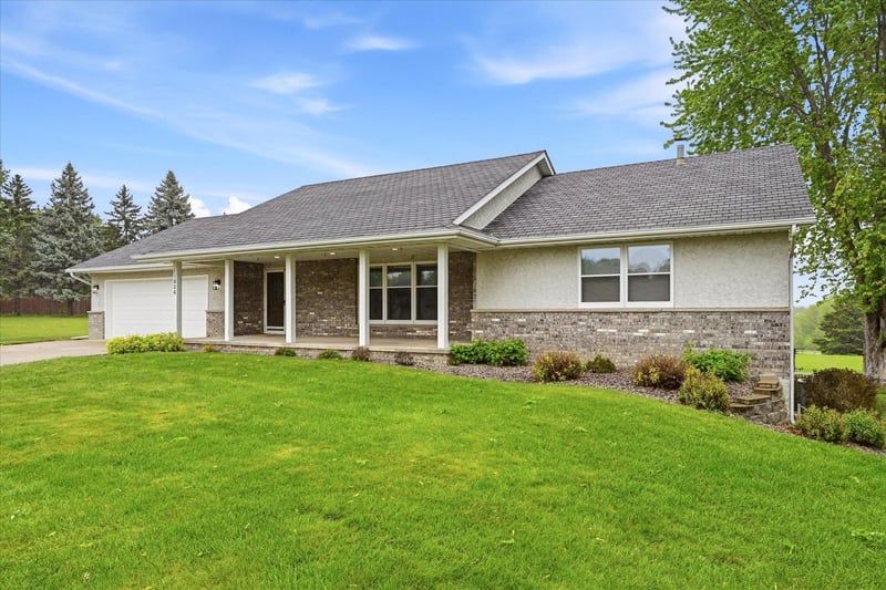 11826 Larabee Cir NE, Albertville, MN 55301