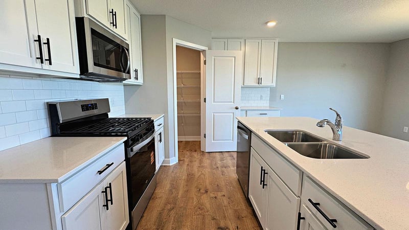 1662 Shasta Dr, Shakopee, MN 55379
