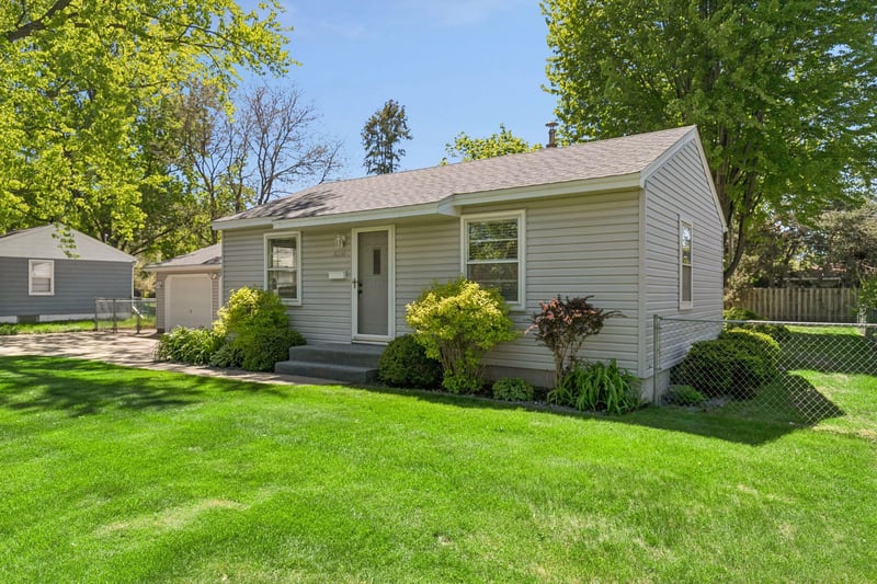 8230 Clinton Ave S, Bloomington, MN 55420