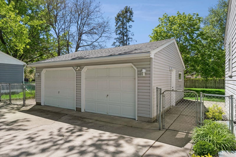 8230 Clinton Ave S, Bloomington, MN 55420