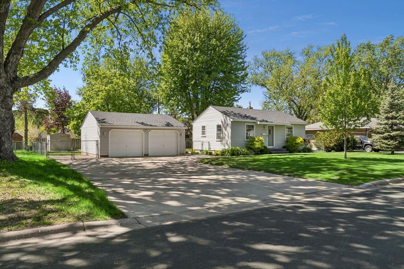 8230 Clinton Ave S, Bloomington, MN 55420