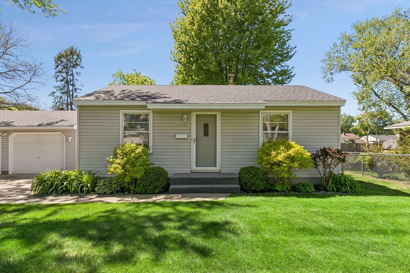 8230 Clinton Ave S, Bloomington, MN 55420