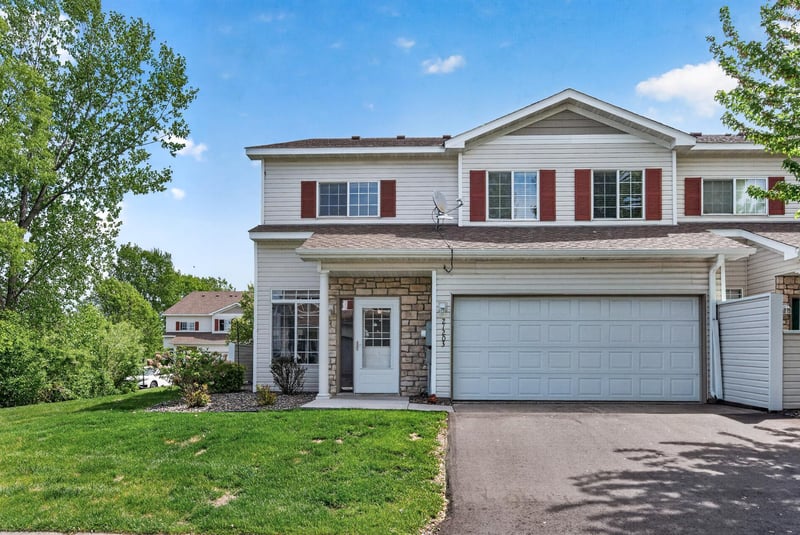 21203 Pinto Pl, Forest Lake, MN 55025