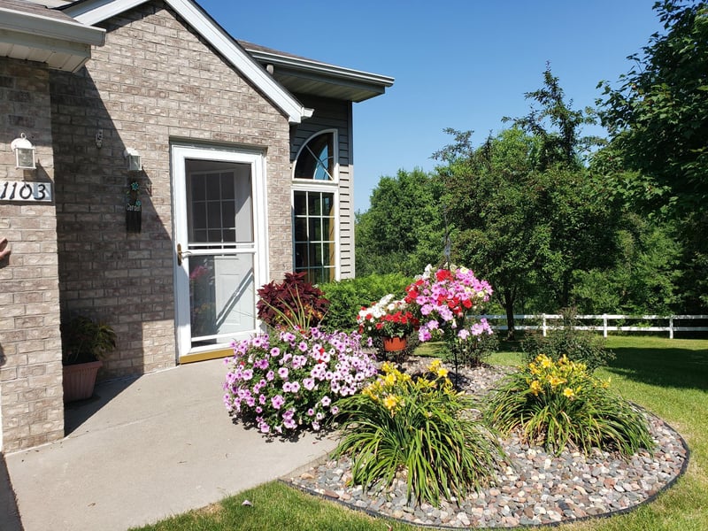 1103 N Rum River Dr, Princeton, MN 55371