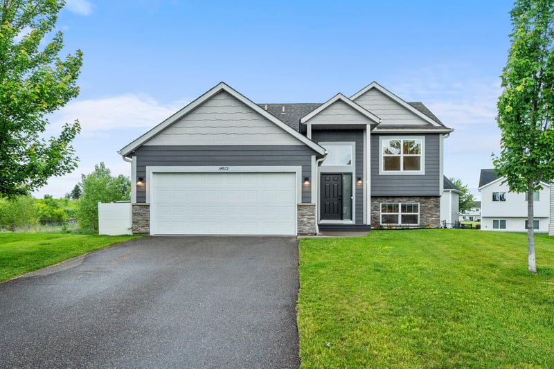 14872 Quintana Cir NW, Anoka, MN 55303