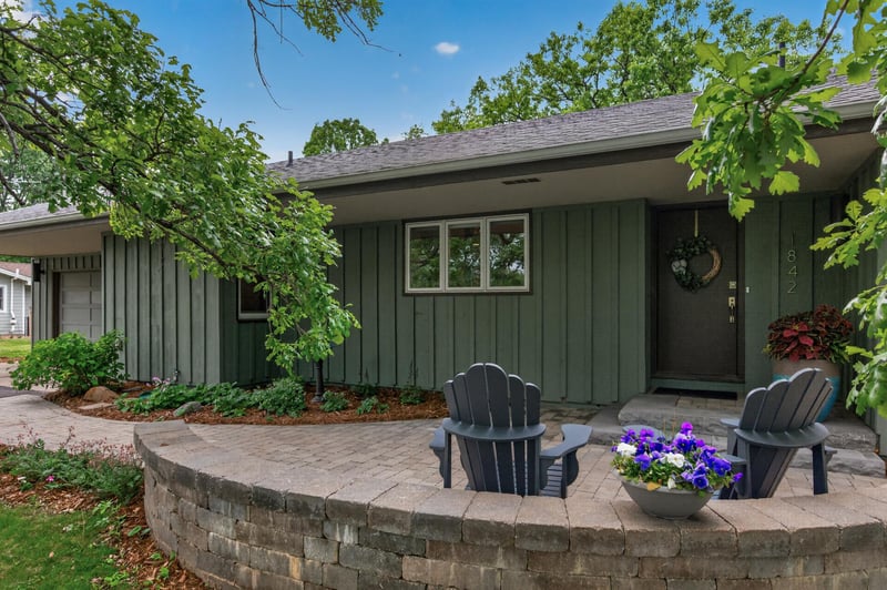 1842 Beecher Dr, Eagan, MN 55122