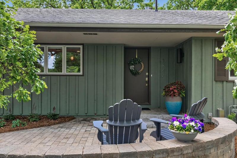 1842 Beecher Dr, Eagan, MN 55122