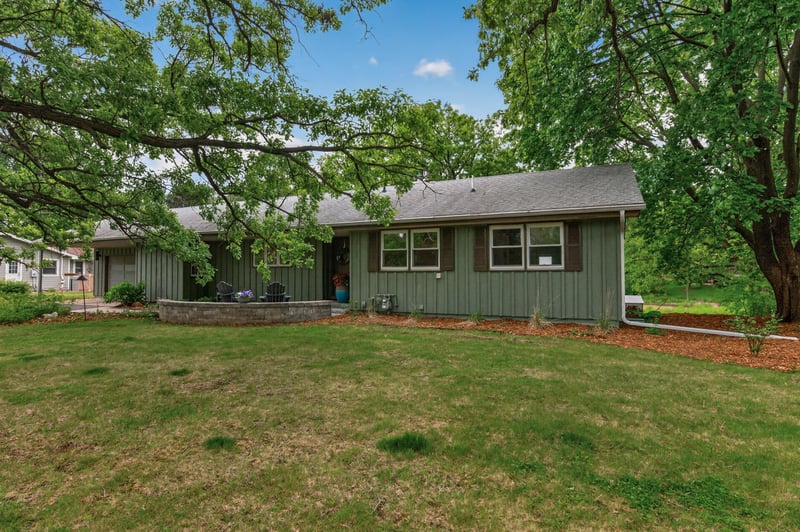 1842 Beecher Dr, Eagan, MN 55122