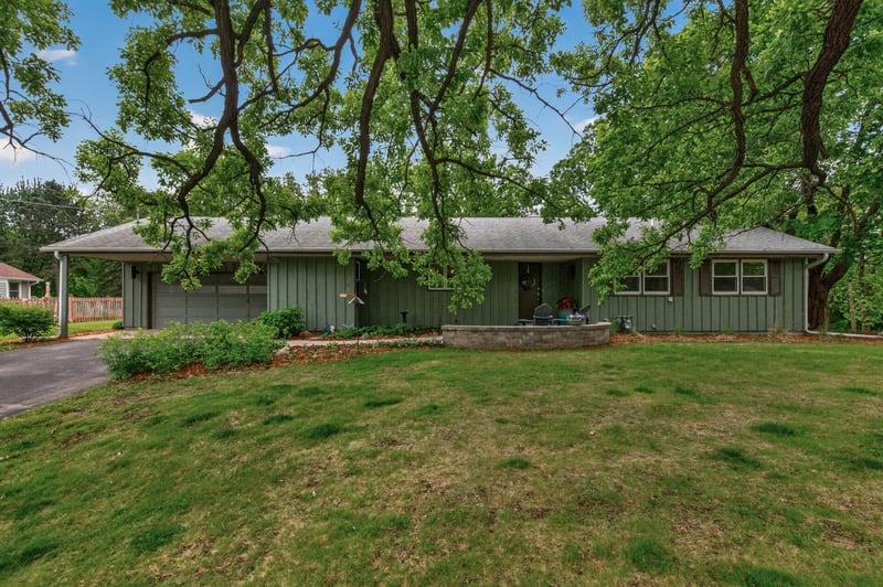 1842 Beecher Dr, Eagan, MN 55122