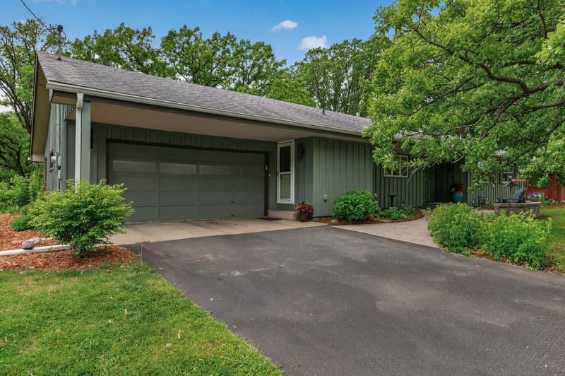 1842 Beecher Dr, Eagan, MN 55122