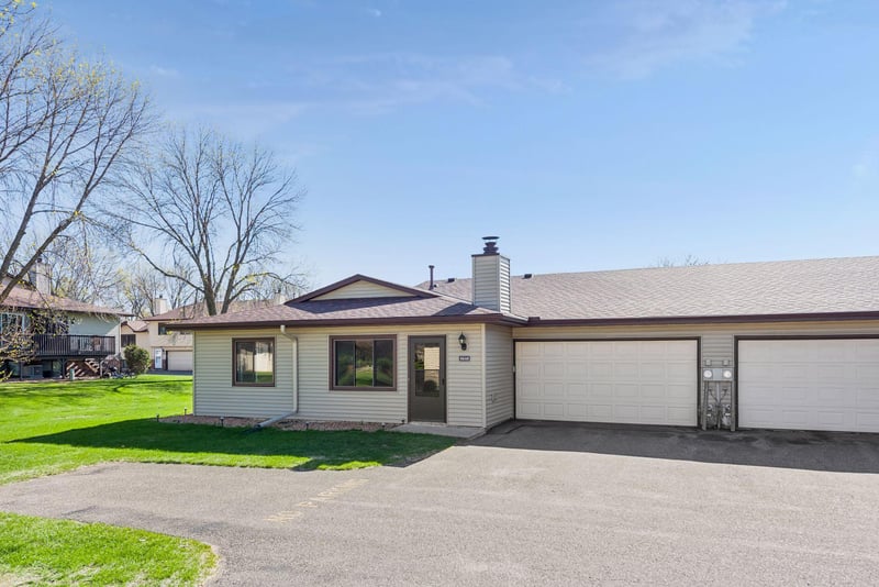 8646 S Maplebrook Cir, Brooklyn Park, MN 55445