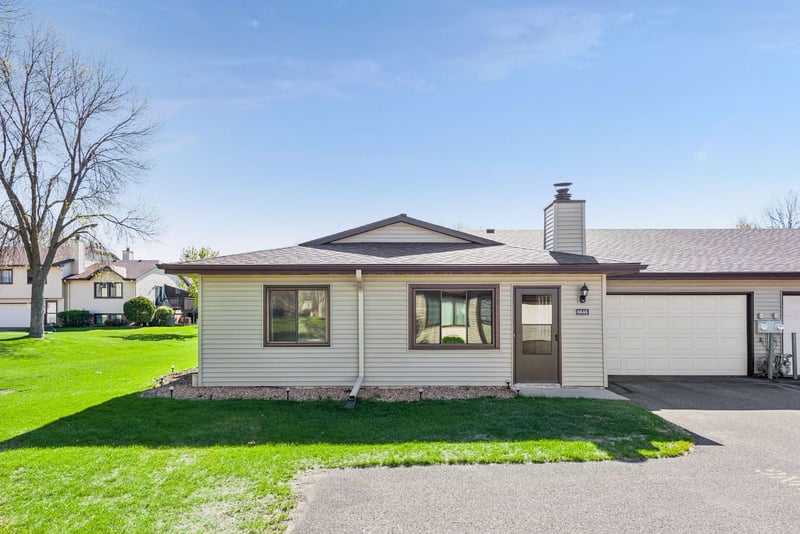 8646 S Maplebrook Cir, Brooklyn Park, MN 55445