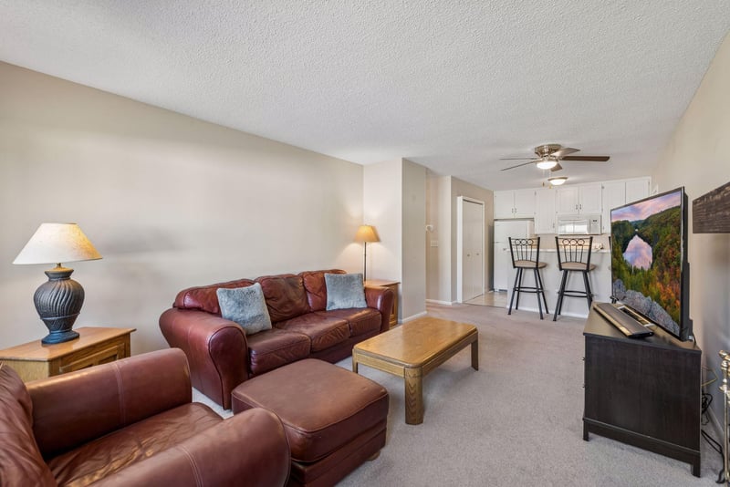 8646 S Maplebrook Cir, Brooklyn Park, MN 55445
