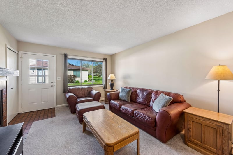 8646 S Maplebrook Cir, Brooklyn Park, MN 55445