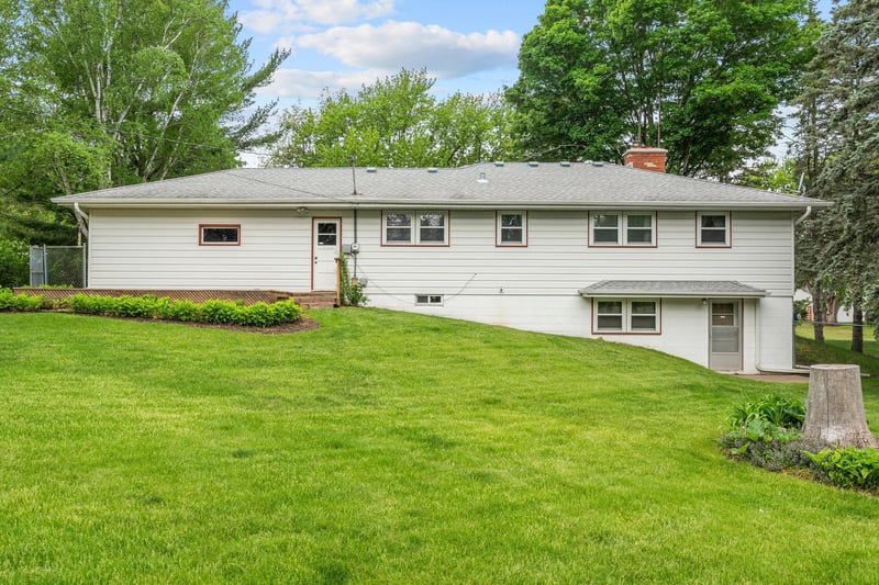 310 Lanewood Ln N, Plymouth, MN 55447