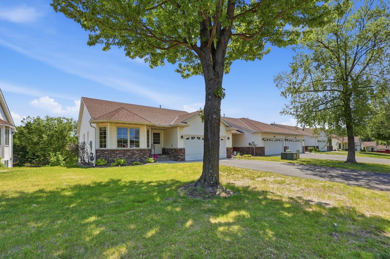 1668 Mackubin St, Saint Paul, MN 55117