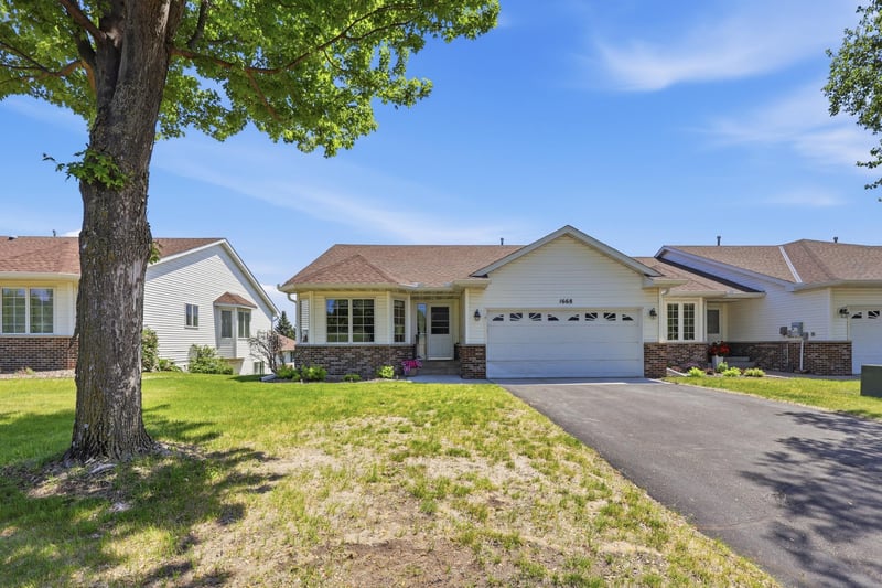 1668 Mackubin St, Saint Paul, MN 55117