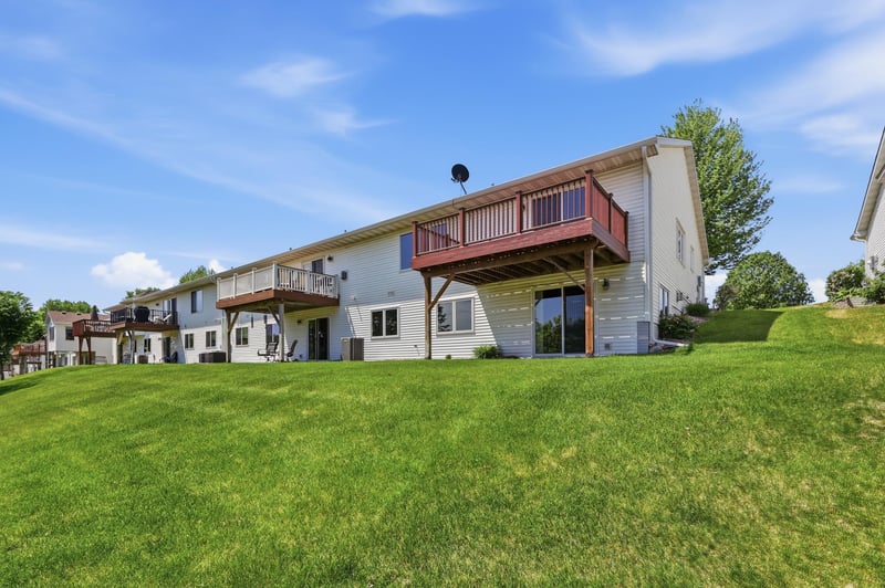 1668 Mackubin St, Saint Paul, MN 55117