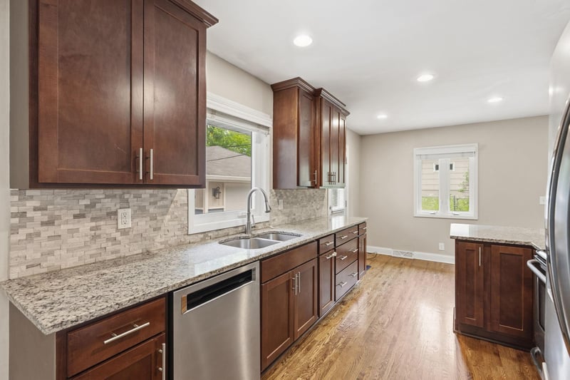 12 W 104th St, Bloomington, MN 55420