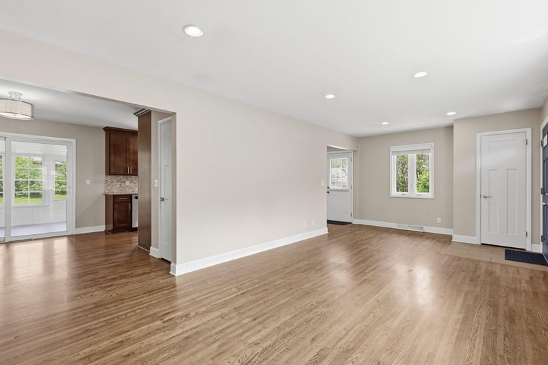 12 W 104th St, Bloomington, MN 55420