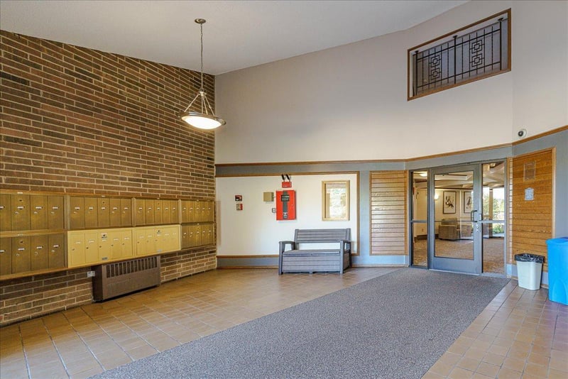 3440 Golfview Dr #315, Eagan, MN 55123