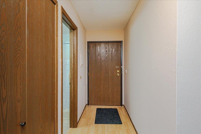 3440 Golfview Dr #315, Eagan, MN 55123