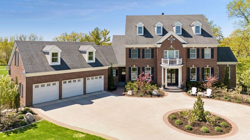 18482 Bearpath Trl, Eden Prairie, MN 55347