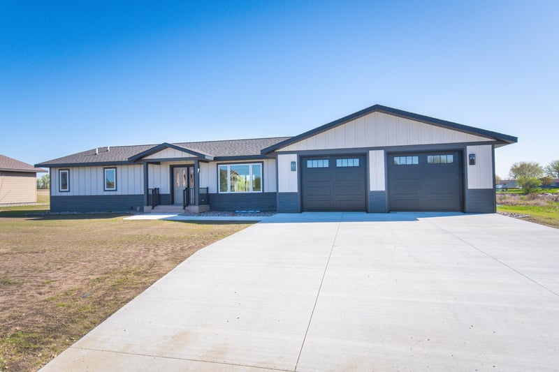 346 Halfaday Dr, Sauk Centre, MN 56378