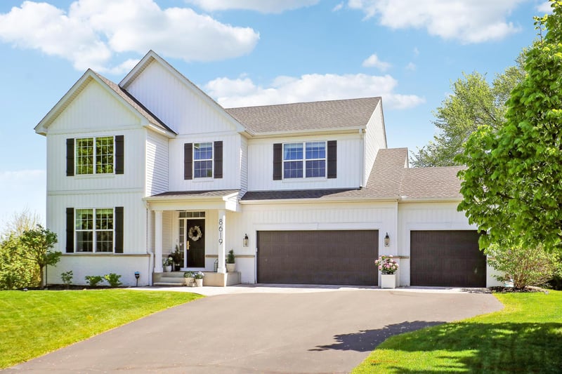 8619 Portage Ln E, Shakopee, MN 55379