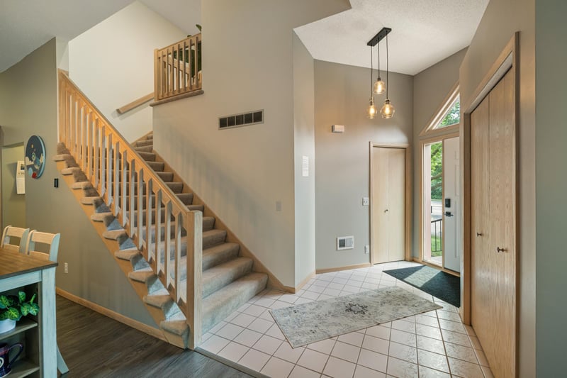 12572 Parkwood Dr, Burnsville, MN 55337