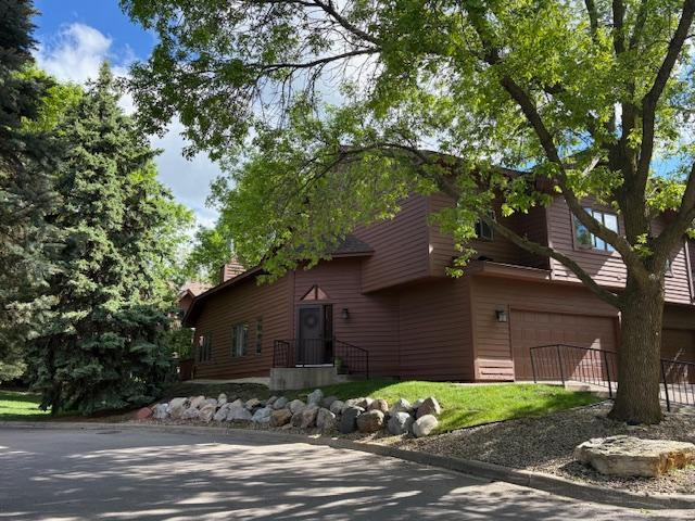 12572 Parkwood Dr, Burnsville, MN 55337