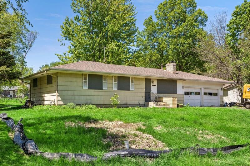 10542 Vessey Rd, Bloomington, MN 55437